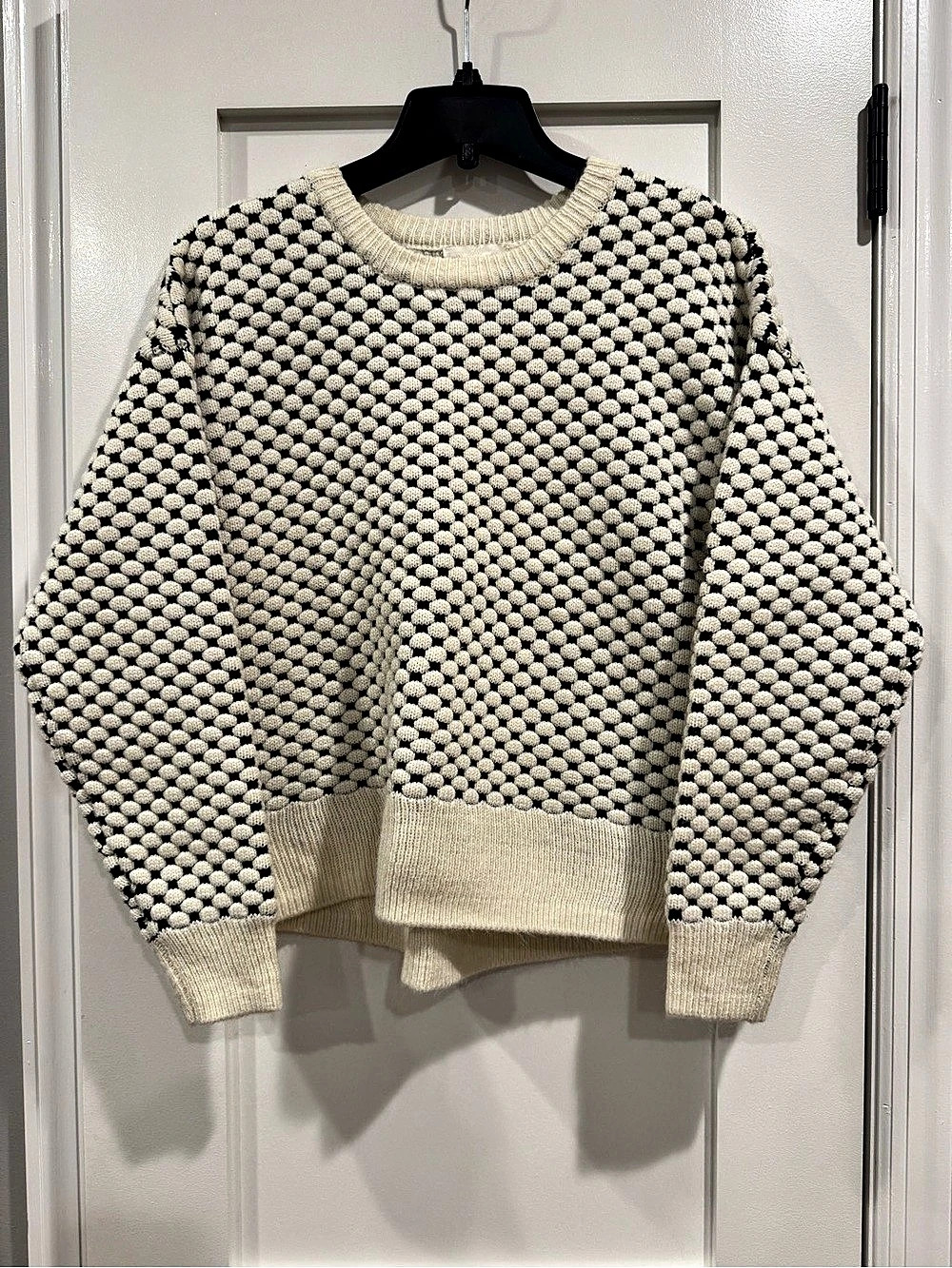 H&M Geometric Crewneck Sweater in White & Black Size Small